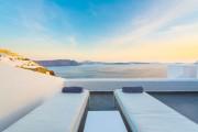 Pure Suite with Private Hot Tub & Caldera View