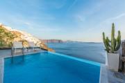 Infinity Suite with Private heated pool & Caldera View